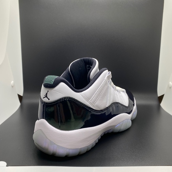 Jordan 11 low emeralds